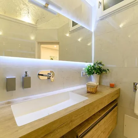 Luxury Center * サレルノ