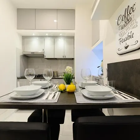 Luxury Center アパート