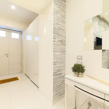 Luxury Center * サレルノ