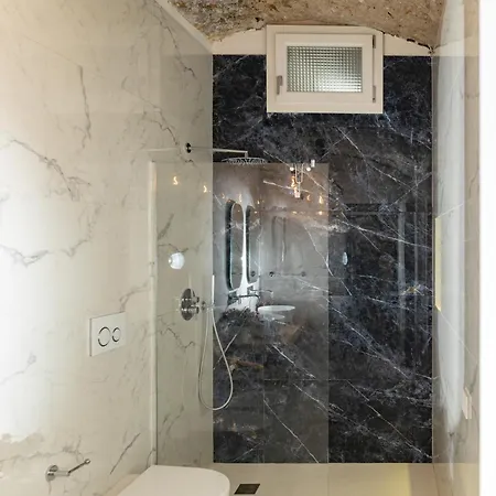 Luxury Center Apartment