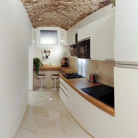 Luxury Center アパート サレルノ