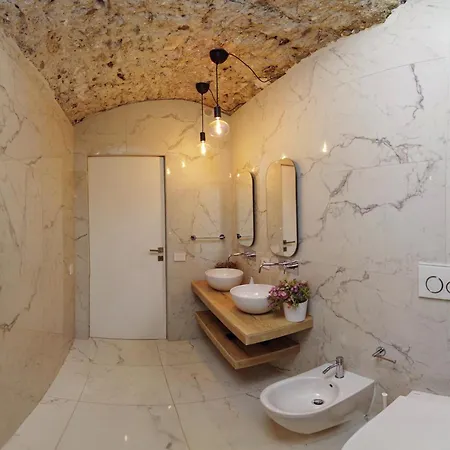 Luxury Center サレルノ